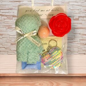 Luxury Bath Accessory Set - Green and Red